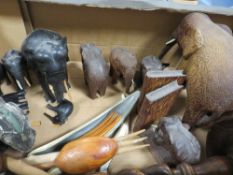 A tray of treen to include elephant book ends etc