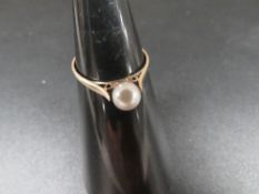 A ring set with pearl marked 9ct approx. weight 1.5g