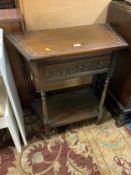 A small oak single drawer side table W 75 cm