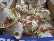 A Royal Albert Old Country Roses tea set, tea pot, milk and sugar, 6 side plates, 6 cups/saucers