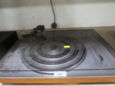 A Bang & Olufsen Beogram 1000700 turntable (unchecked)