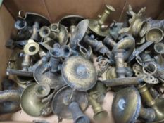 A tray of assorted brass candlesticks etc