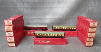 THIRTEEN BOXED HORNBY DUBLO CARRAIGES, to include restaurant coach, corridor coach, Pullman car,