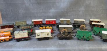 TWENTY FOUR UNBOXED O GAUGE PIECES OF ROLLING STOCK, mainly Hornby, to include covered / uncovered
