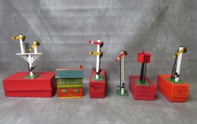 A BOX OF HORNBY O GAUGE RAILWAY SIGNALS, to include No. 2 single arm signal boxed No. 2 double arm