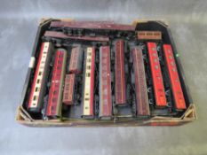 A TRAY CONTAINING APPROXIMATELY THIRTY UNBOXED OO GAUGE CARRIAGES, by Hornby, Mainline, Airfix etc.