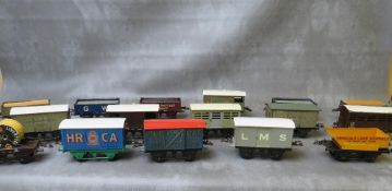 SIXTEEN UNBOXED PIECES OF O GAUGE ROLLING STOCK, to include covered / uncovered wagons and cable /