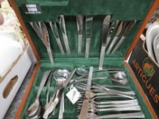 A canteen of Viner's retro style bark effect cutlery (unchecked)