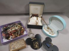 A tray of assorted costume jewellery to include watches etc