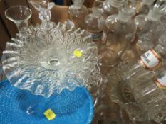 A tray of assorted glassware to include chemist jars