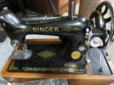 A vintage cased Singer electric sewing machine EA847467 and accessories