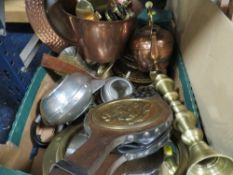 A tray of assorted metal ware etc to include a cooper and brass hunting horn