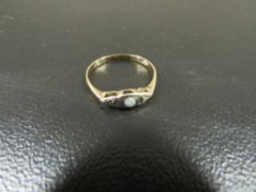An 18ct vintage opal ring approx. weight 1.6g