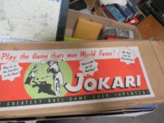 A tray of vintage games and modern jigsaws etc