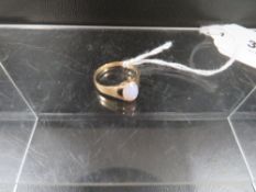 A hallmarked 9ct gold opal ring approx. weight 1.9g