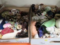 Four trays of mixed china collectables and plates, to include Rockingham stamped vase and jug, spode