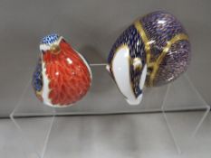 A royal Crown Derby Imari paperweight Badger with gold stopper together with a robin