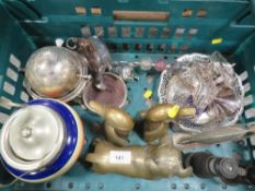 A small tray of assorted metalware
