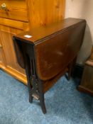 An Edwardian mahogany crossbanded Sutherland table