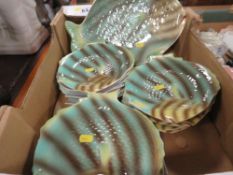 A tray of vintage Shorter & Sons fish plates, together with a serving plate