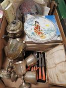 A tray of collectables to include silverplated ware and boxed Japanese collectors plates