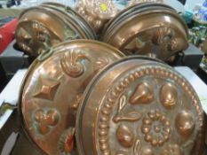 Two trays of decorative vintage copper kitchen cooking / jelly moulds