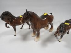 Two Beswick bay horses together with a shire horse (3)