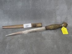 AN ANTIQUE ITALIAN STILLETO DAGGER, with engraved blade, brass grip and scabbard