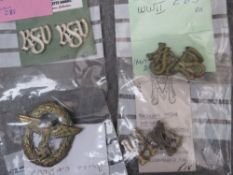 A COLLECTION OF WW2 GERMAN BADGES, consisting of a police cap badge, 2 pairs of customs officials