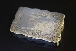 A HALLMARKED SILVER PRESENTATION SNUFF BOX WITH INSCRIPTION - BIRMINGHAM 1901, 5 x 7.5 cm