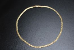 A HALLMARKED 9 CARAT GOLD FLAT LINK NECKLACE, approx weight 13.1g, L 39 cm