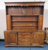 A GEORGIAN OAK CROSSBANDED WELSH DRESSER, the enclosed upper section with two crossbanded cupboards,