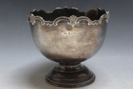 A HALLMARKED SILVER FOOTED BOWL BY AARON LUFKIN DENNISON - BIRMINGHAM 1936, approx weight 415g, H