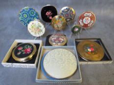 A COLLECTION OF FLORAL THEMED POWDER COMPACTS ETC., various styles and periods to include a small