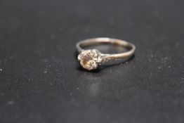 A DIAMOND SOLITAIRE RING, being of an estimated 1 carat and set in 18 carat white gold, approx