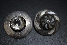 A SCOTTISH HALLMARKED SILVER JEWELLED BROOCH, hallmarks indistinct but appear to be Glasgow assay