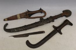 A 19TH CENTURY NORTH AFRICAN MOROCCAN KOUMMYA DAGGER, with curved blade and sheath, East African