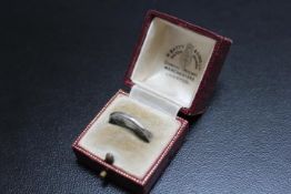 A FACETED PLATINUM WEDDING BAND, stamped PLAT, approx weight 3.1g, ring size T 1/2