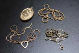 A SMALL COLLECTION OF 9 CARAT GOLD AND YELOW METAL CONSISTING OF A 9KT 'HEART' NECKLACE, a