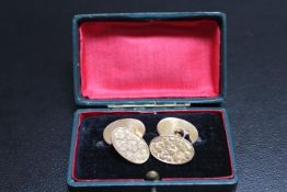 A PAIR OF CHESTER HALLMARKED 9 CARAT GOLD CUFFLINKS IN BOX, approx combined weight 13.6g,