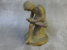 A GRAND TOUR BRONZE SPINARIO, H 10 cm