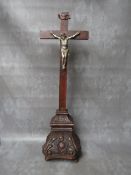 A LATE 18TH / EARLY 19TH CENTURY CONTIENTAL CORPUS CHRISTI, H 65 cm, base W 18 cm