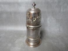 A HALLMARKED SILVER LIGHTHOUSE CASTER - LONDON 1770, of cylinder form, with bayonet fastened high