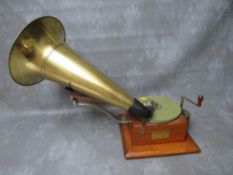 A SMALL VINTAGE 'THE GRAMAPHONE COMPANY' GRAMAPHONE