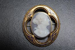 AN UNUSUAL ENAMEL AND YELLOW METAL MOUNTED CAMEO BROOCH, approx weight 14.7g, H 4.25 cm