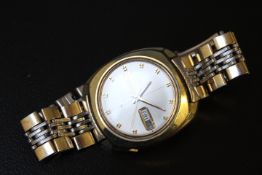 A SEIKO AUTOMATIC WATCH, with day and date, 21 jewels. Dia. 2.5 cm