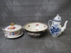 A COLLECTION OF EARLY PORCELAIN TO INCLUDE A WORCESTER STYLE FRUIT BOWL, blue and white coffee pot