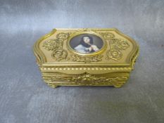 A LATE 19TH / EARLY 20TH CENTURY DECORATIVE GILT METAL BOX, with central cartouche, H 5.5 cm, L 15