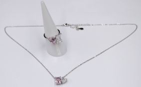 Set, Collierkette und Ring, je 925er Silber, besetzt mit klaren und rosafarbenem Steine, ca. L-42cm