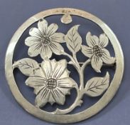 runde Silber-800- Durchbruchbrosche "Sonnenblumen", D-4,5 cm, 10,3 gr.